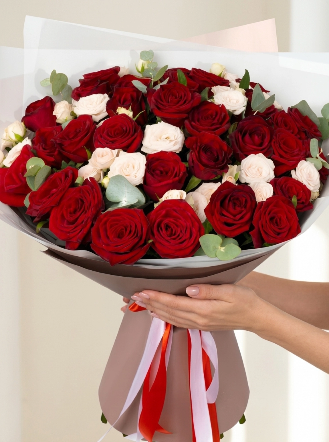29 Kırmızı Gül ve 12 Beyaz Gül Buketi