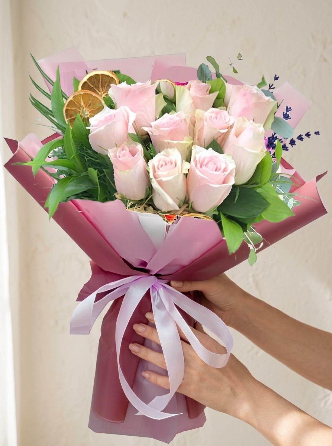 9 Zarif Pembe Gülün Romantik Buketi