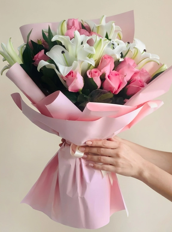 Lilyum ve Pembe Gül Buketi